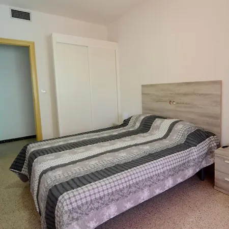 Apartment With Two Rooms In Lescala *