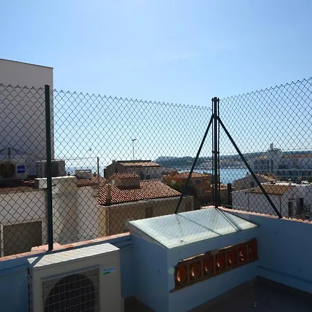 Apartment With Two Rooms In Lescala
