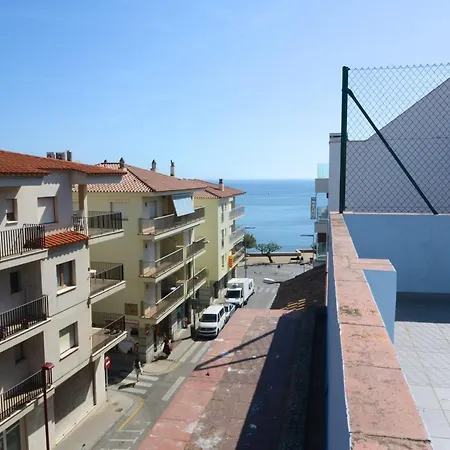 Apartment With Two Rooms In Lescala L' Escala